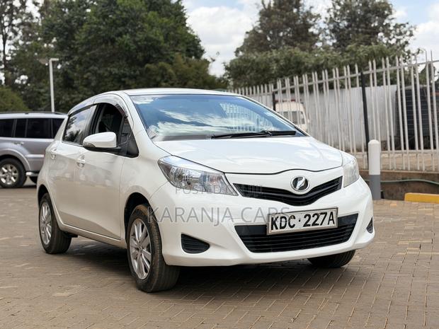 Toyota Vitz 1.3 FWD 5dr 2013 White