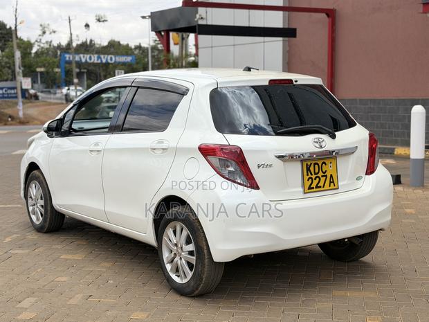 Toyota Vitz 1.3 FWD 5dr 2013 White