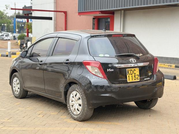Toyota Vitz 1.0 FWD 5dr 2013 Black