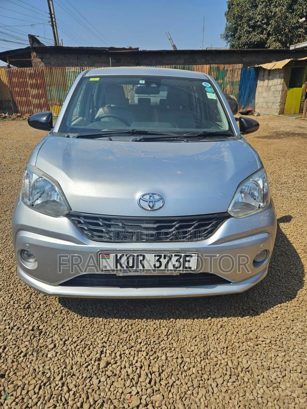 Toyota Passo 1.0 FWD 2017 Silver