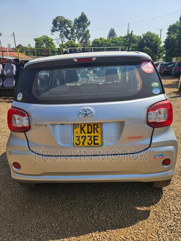 Toyota Passo 1.0 FWD 2017 Silver