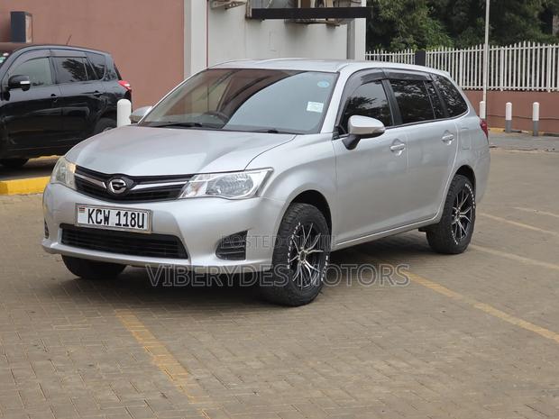 Toyota Corolla Fielder 2012 Silver