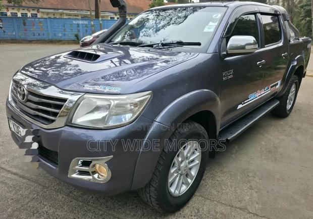 Toyota Hilux 2014 Gray