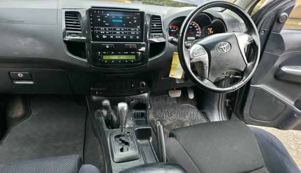 Toyota Hilux 2014 Gray