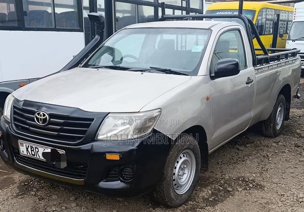 Toyota Hilux 2011 Silver