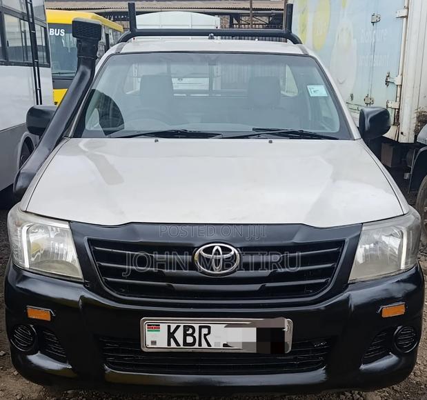 Toyota Hilux 2011 Silver
