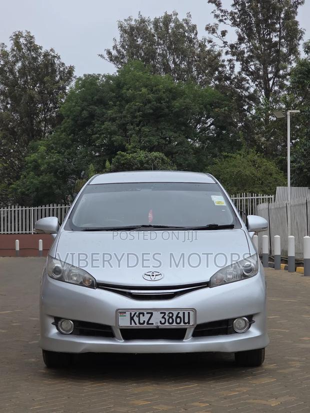 Toyota Wish 2013 Silver