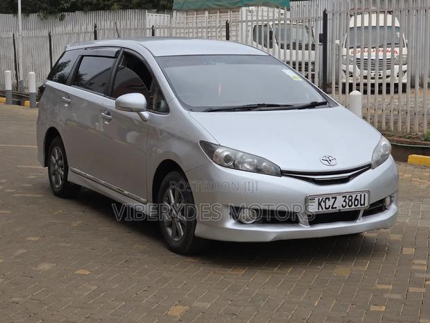Toyota Wish 2013 Silver