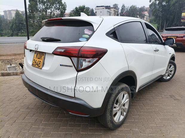 Honda Vezel 2015 White