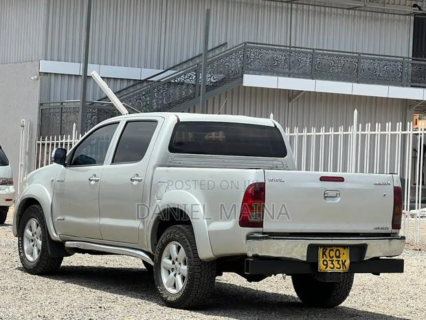 Toyota Hilux 2012 Silver