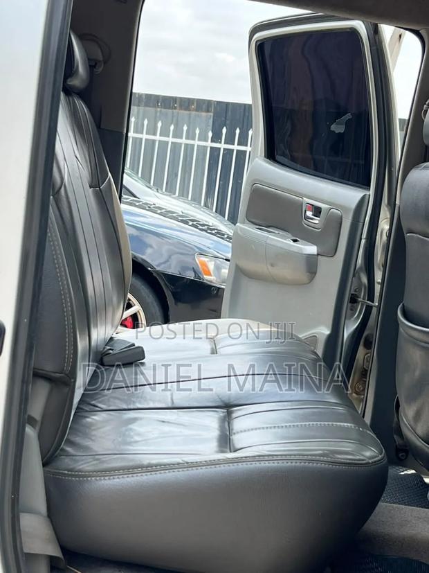 Toyota Hilux 2012 Silver