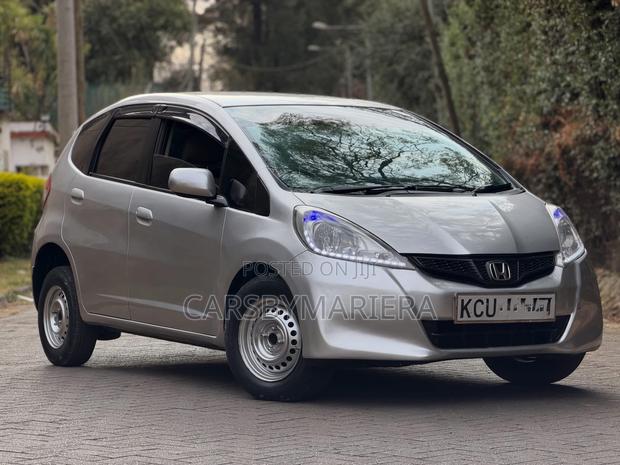 Honda Fit Automatic 2012 Silver