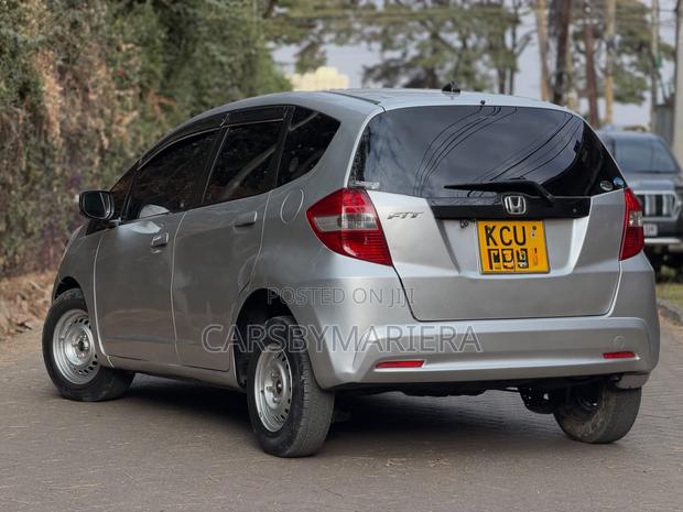 Honda Fit Automatic 2012 Silver