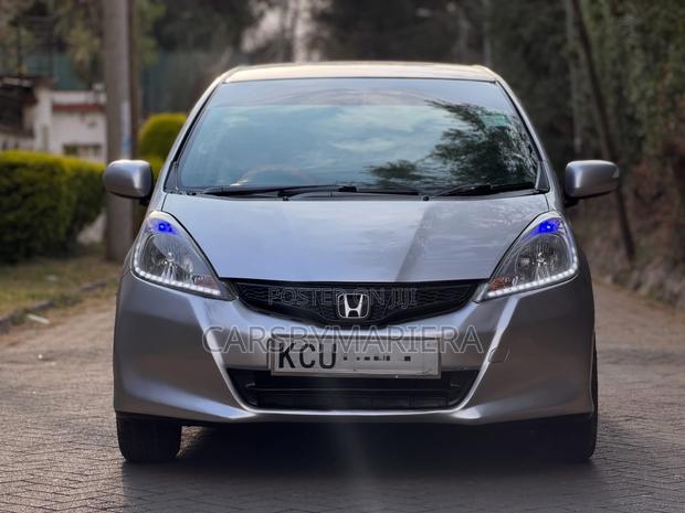Honda Fit Automatic 2012 Silver
