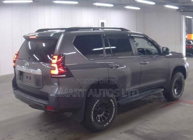 Toyota Land Cruiser Prado 2021 Gray