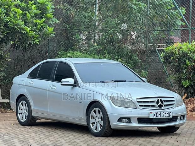 Mercedes-Benz C200 2010 Silver