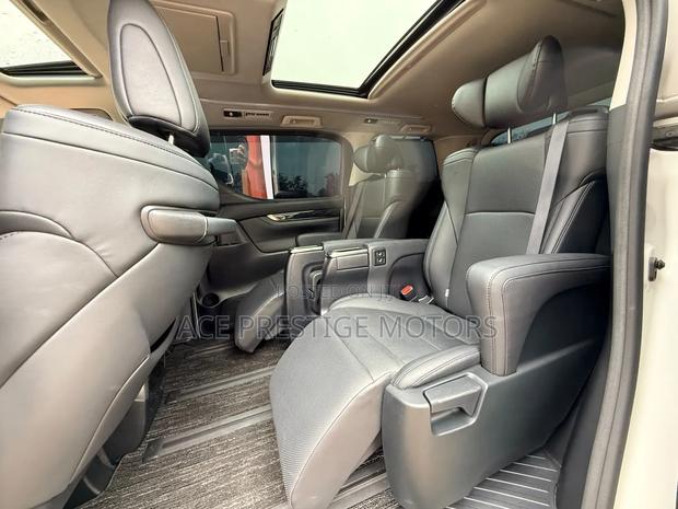 Toyota Vellfire 2019 White