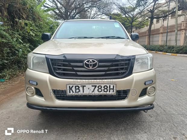 Toyota Hilux 2.5 D-4D SRX 2012 Gold