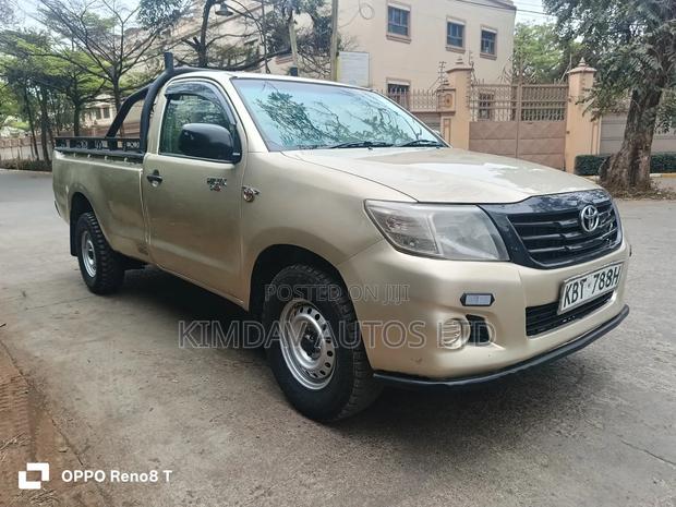 Toyota Hilux 2.5 D-4D SRX 2012 Gold