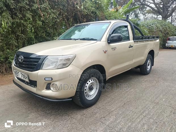Toyota Hilux 2.5 D-4D SRX 2012 Gold