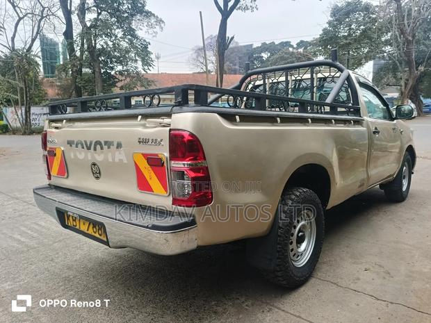 Toyota Hilux 2.5 D-4D SRX 2012 Gold