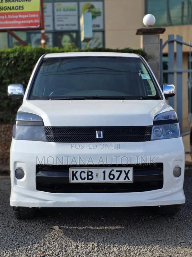 Toyota Voxy ZS 2WD 8-Seater 2007 Pearl