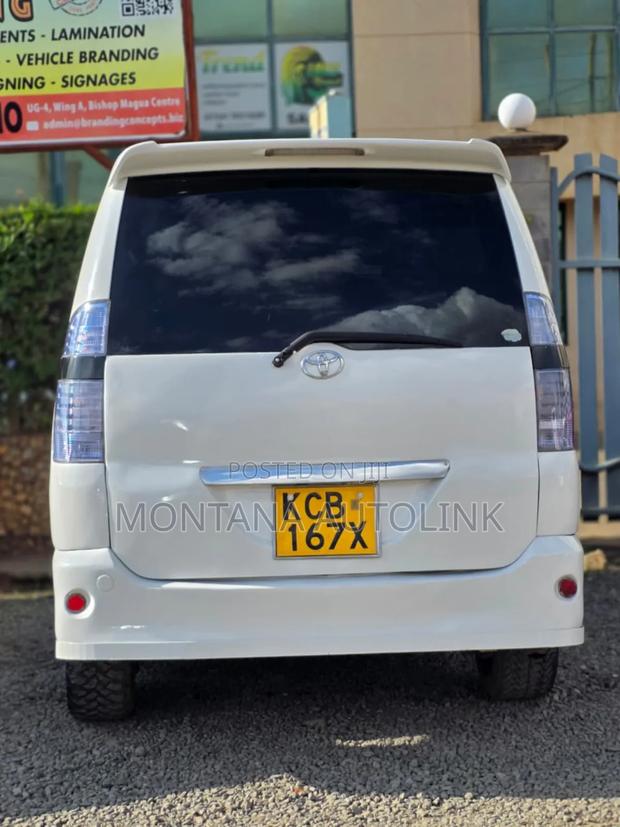 Toyota Voxy ZS 2WD 8-Seater 2007 Pearl