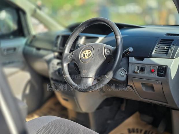 Toyota Voxy ZS 2WD 8-Seater 2007 Pearl