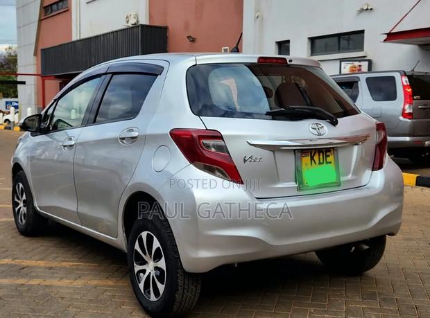 Toyota Vitz 2015 Silver