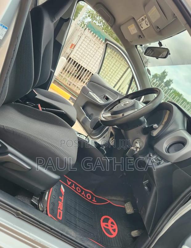 Toyota Vitz 2015 Silver