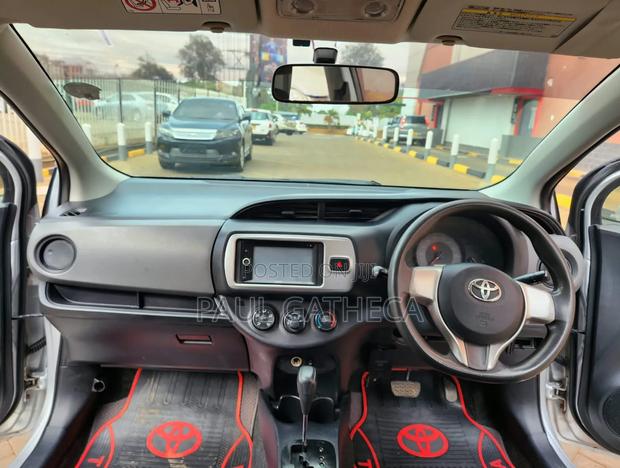 Toyota Vitz 2015 Silver