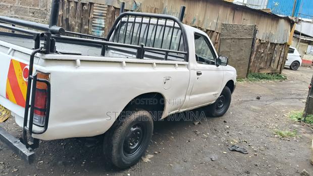 Nissan Hardbody 1998 White