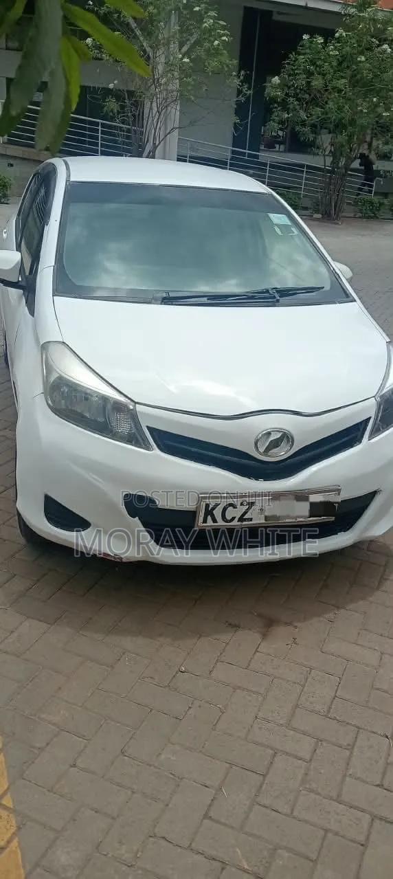 Toyota Vitz 1.0 FWD 5dr 2013 White