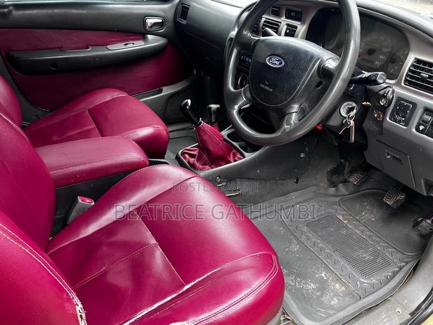 Ford Everest 2004 Gold
