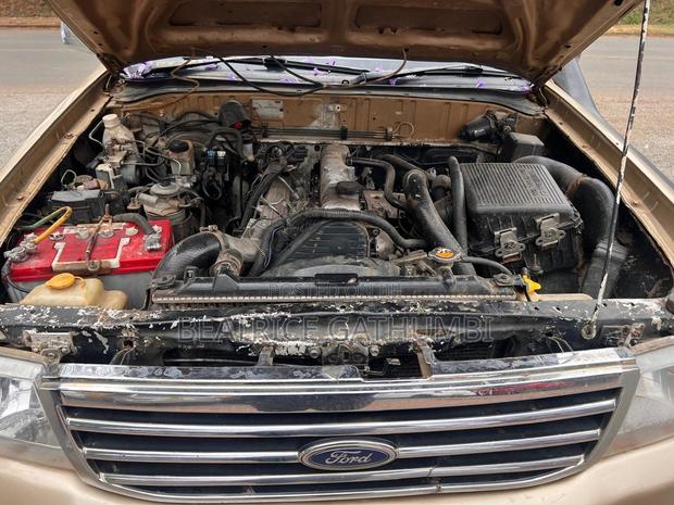 Ford Everest 2004 Gold