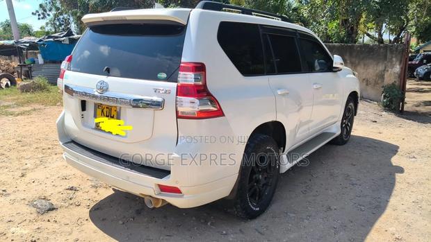 Toyota Land Cruiser Prado 2016 White