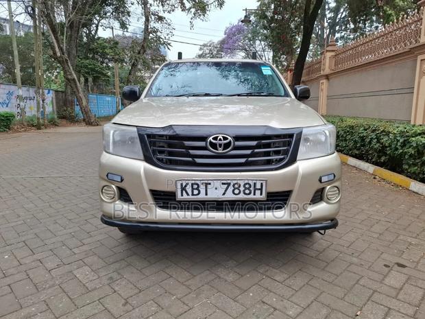 Toyota Hilux 2012 Beige
