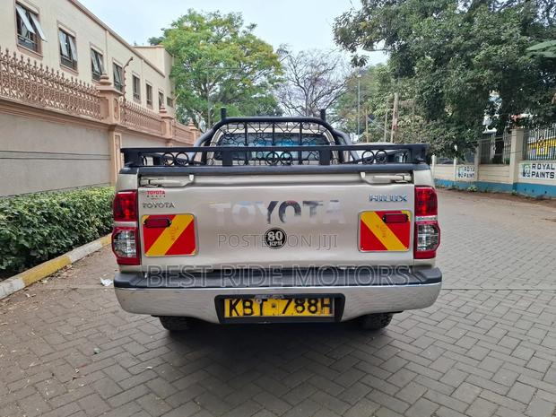 Toyota Hilux 2012 Beige