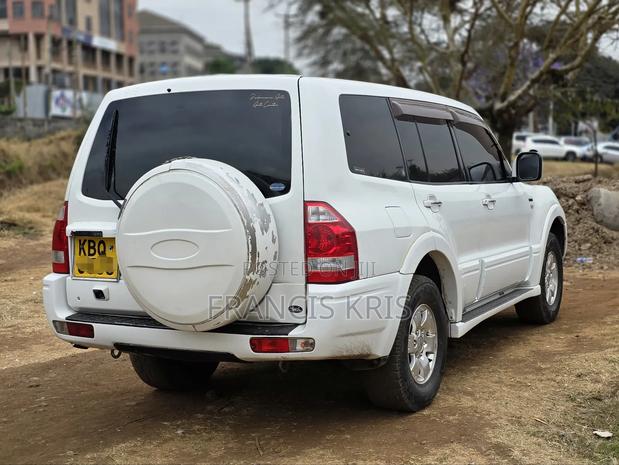 Mitsubishi Pajero 2004 White