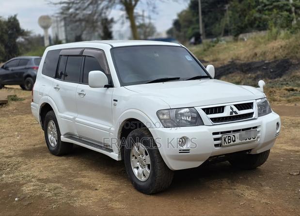 Mitsubishi Pajero 2004 White