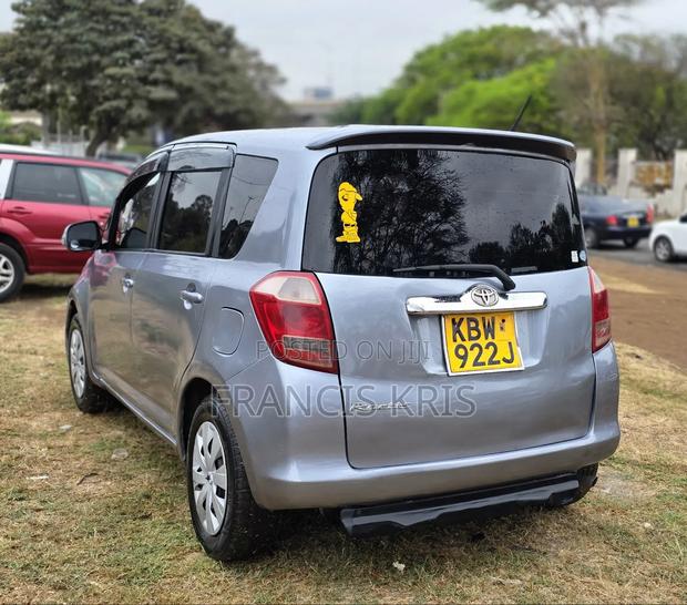 Toyota Ractis 2006 Gray