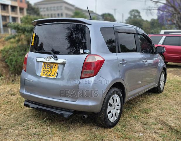 Toyota Ractis 2006 Gray