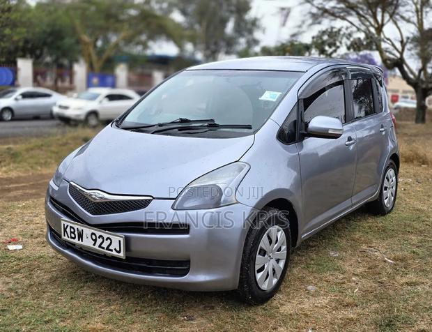 Toyota Ractis 2006 Gray
