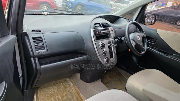 Toyota Ractis 2006 Gray