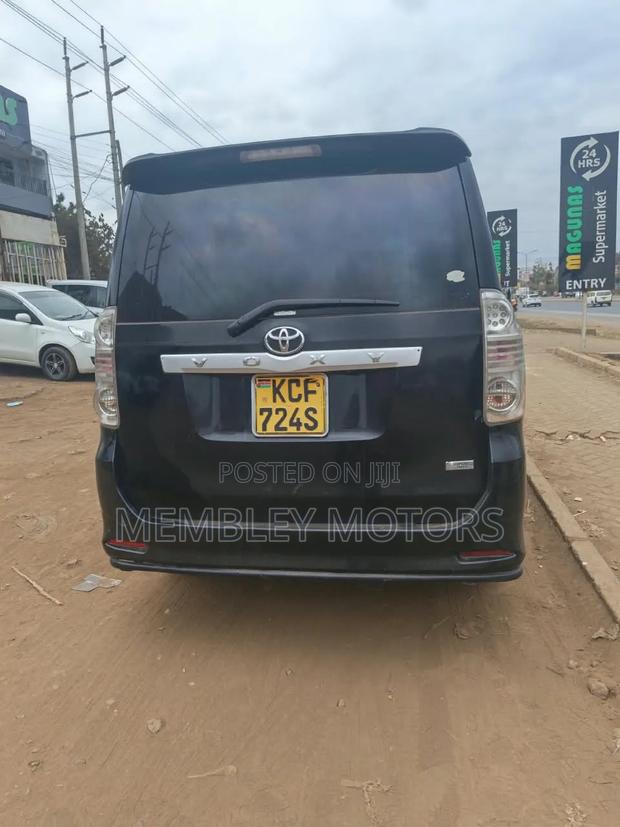 Toyota Voxy V 2WD 8-Seater 2009 Black