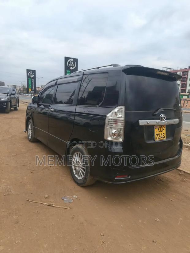 Toyota Voxy V 2WD 8-Seater 2009 Black