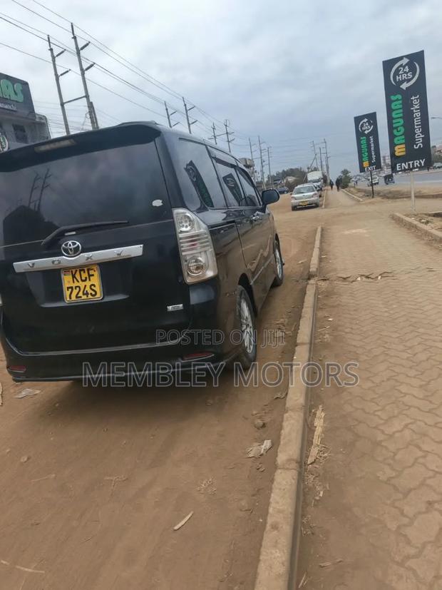 Toyota Voxy V 2WD 8-Seater 2009 Black