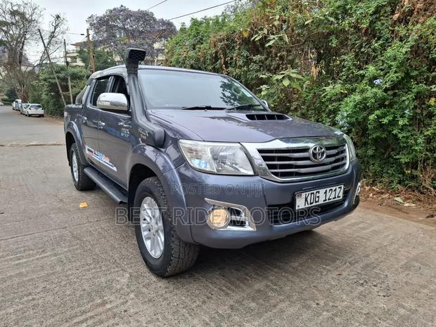 Toyota Hilux 3.0 D-4D 4x4 2015 Gray