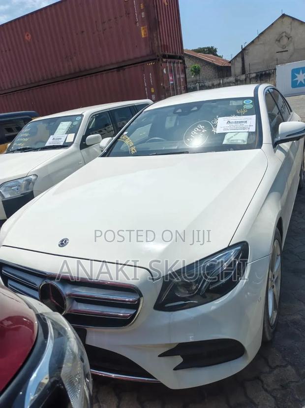 Mercedes-Benz E300 2019 White