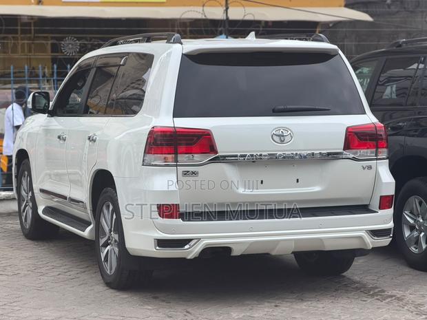 Toyota Land Cruiser 4.6 V8 ZX 2020 White